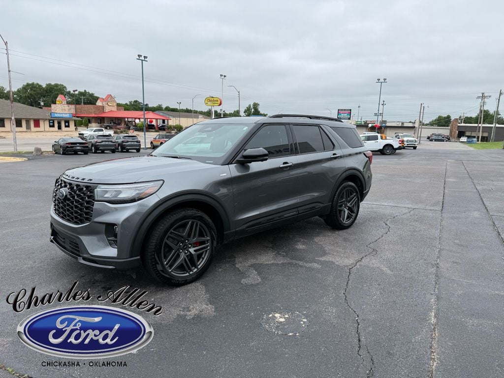 2025 Ford Explorer ST-Line