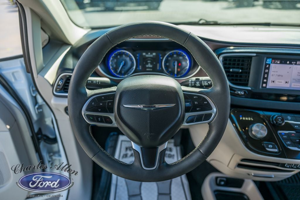 2022 Chrysler Voyager LX