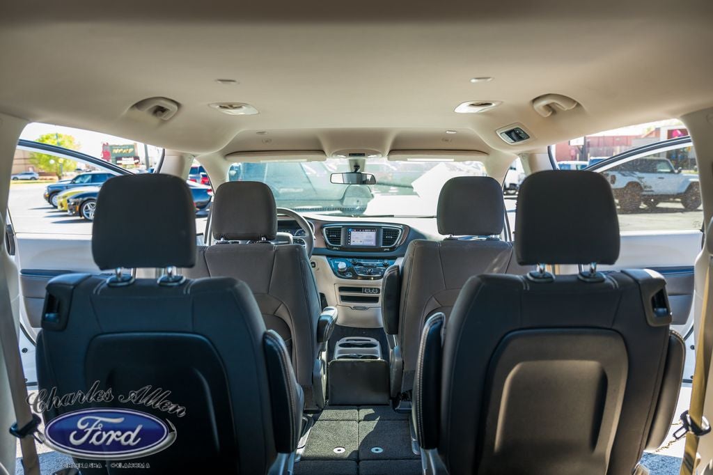 2022 Chrysler Voyager LX