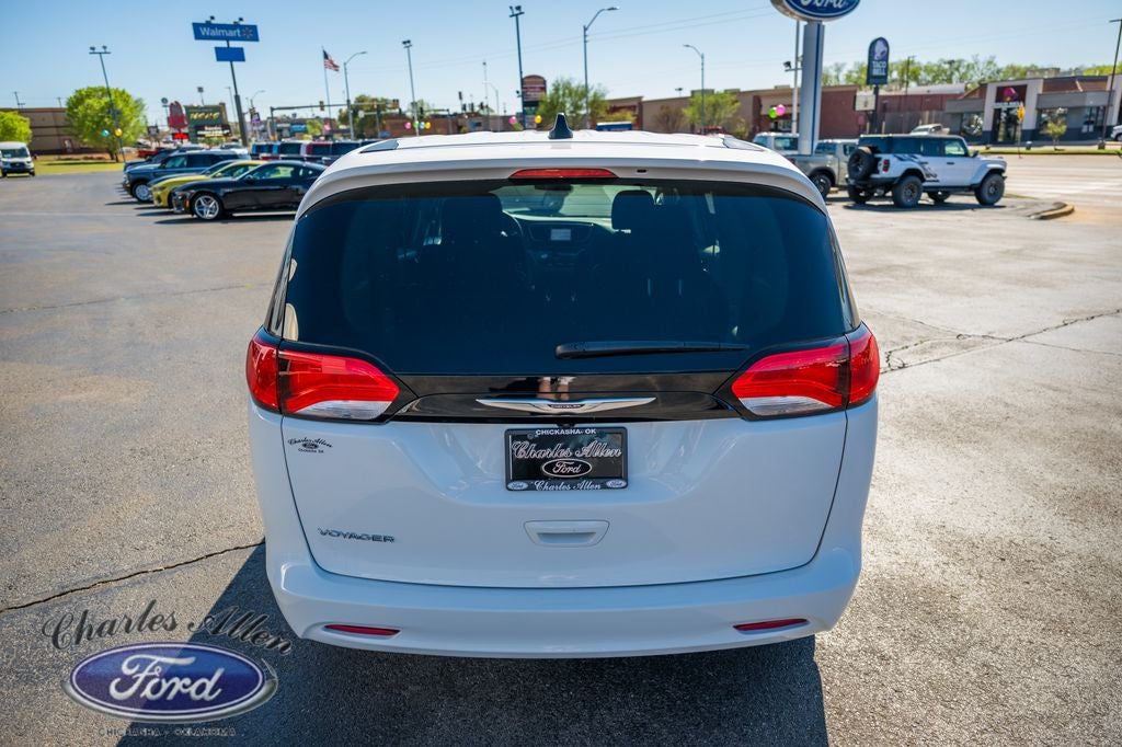 2022 Chrysler Voyager LX