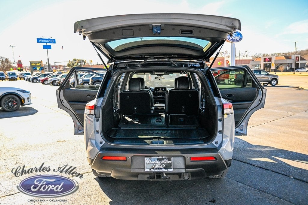 2024 Nissan Pathfinder SV