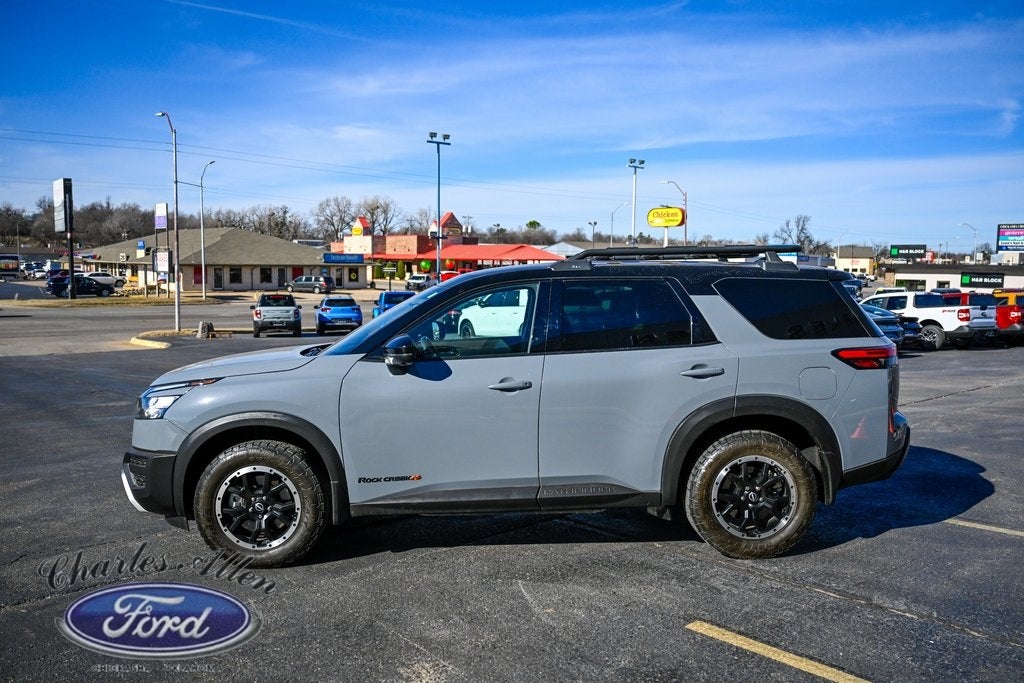 2024 Nissan Pathfinder SV