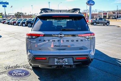 2024 Nissan Pathfinder SV