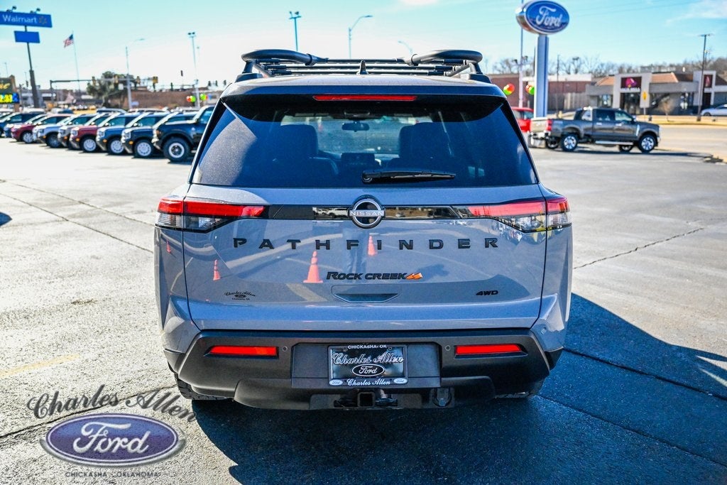 2024 Nissan Pathfinder SV