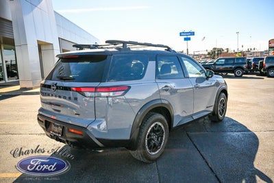 2024 Nissan Pathfinder SV